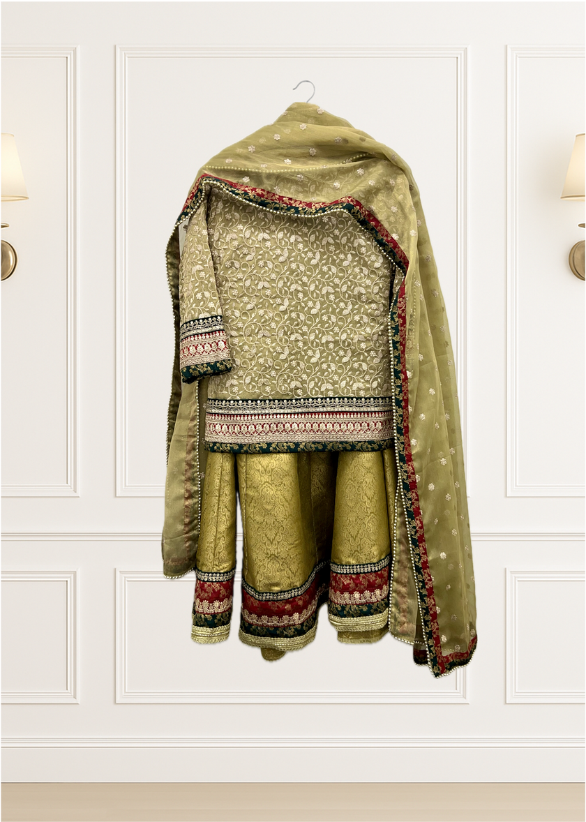 Golden Lenhga Suit